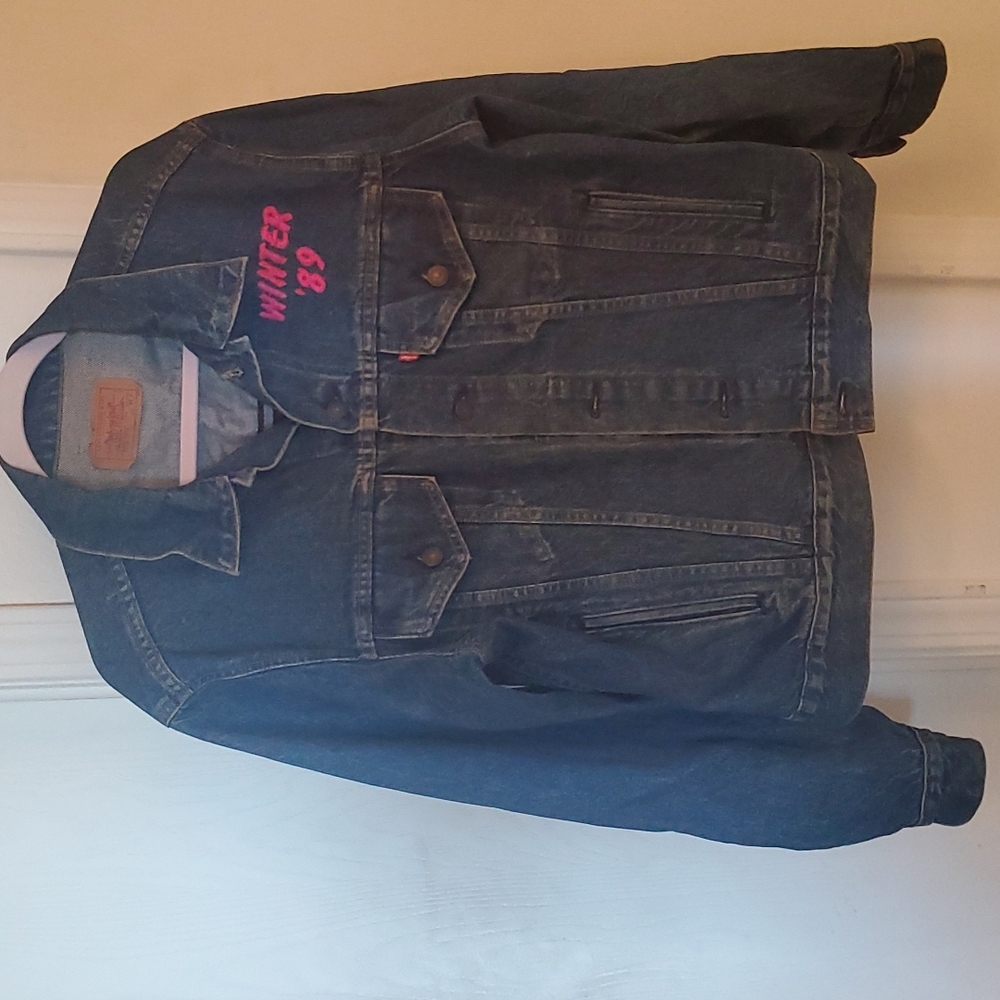 AUTHENTIC VINTAGE LEVI STRAUSS & CO. DENIM JEAN JACKET "Dream Street"